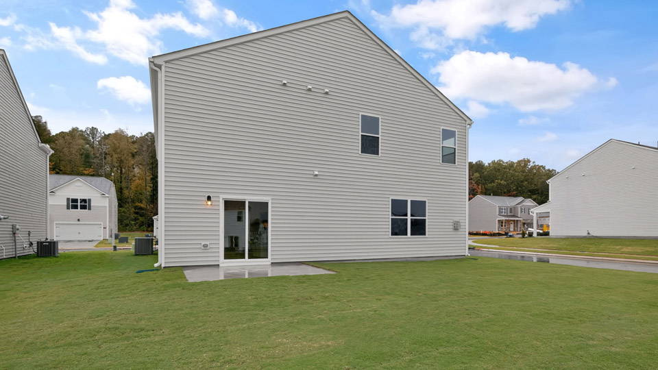 wilmington backyard with concrete patio