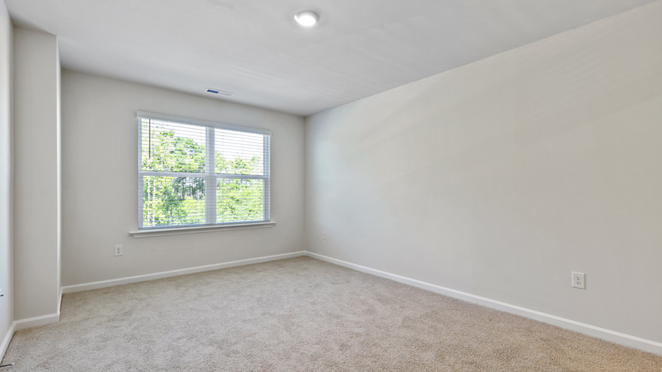 Bedroom with carpet