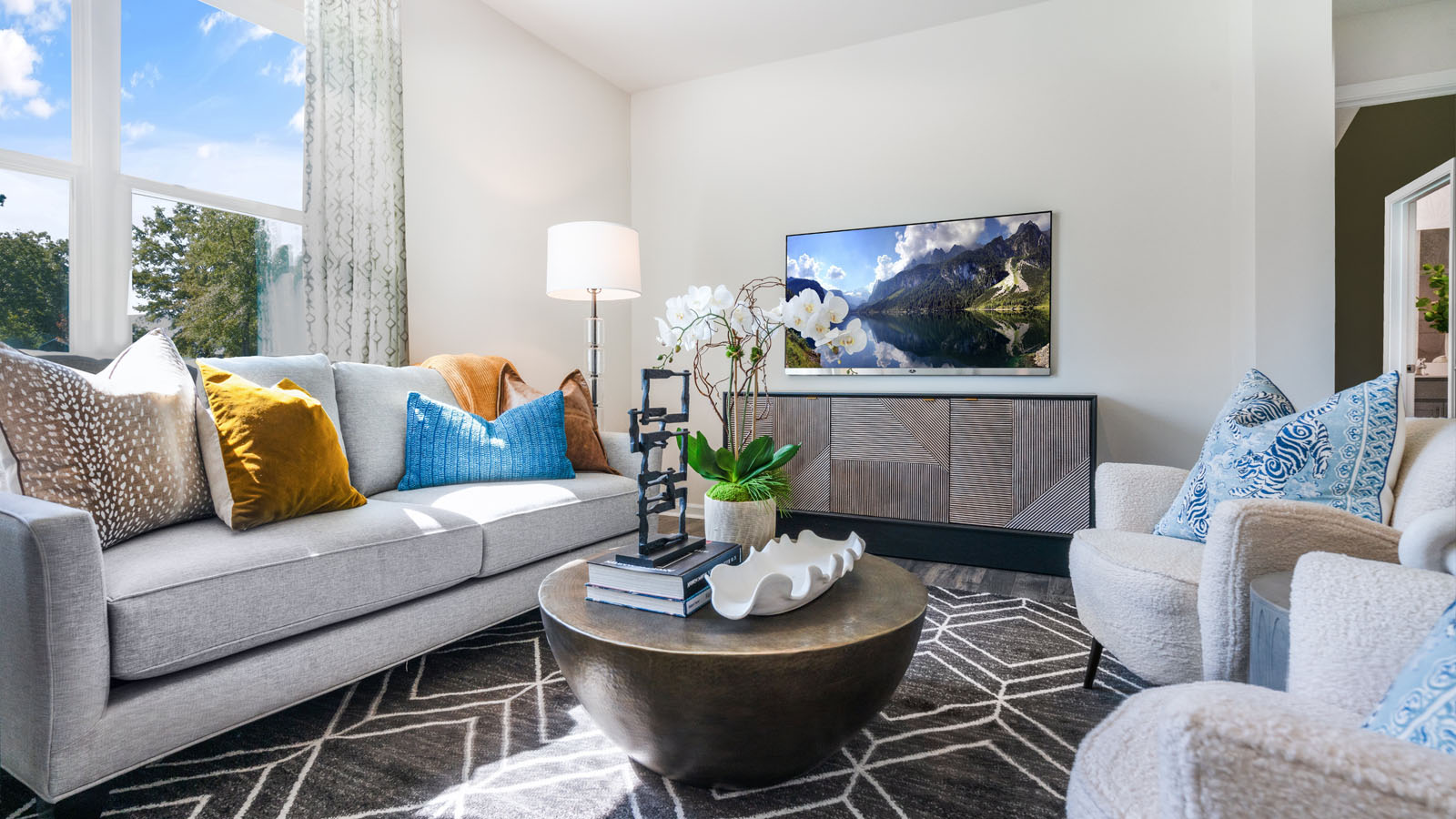 living area with ample lighting and revwood flooring