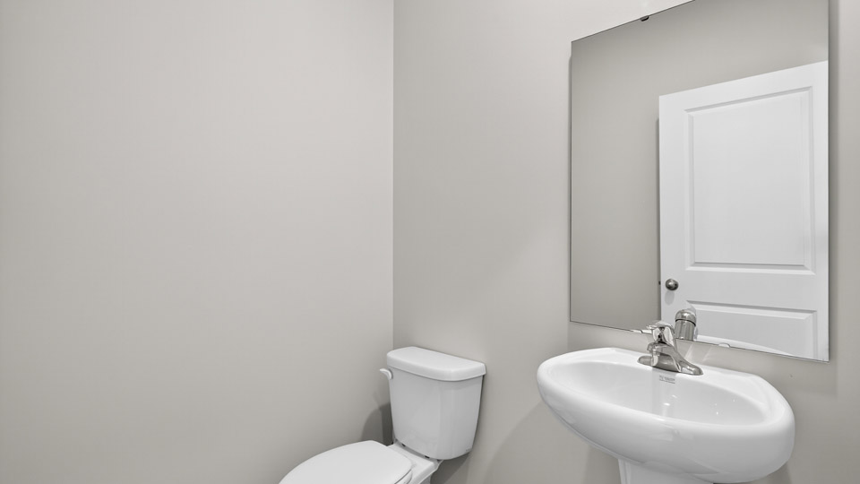 powder room with pedestal sink