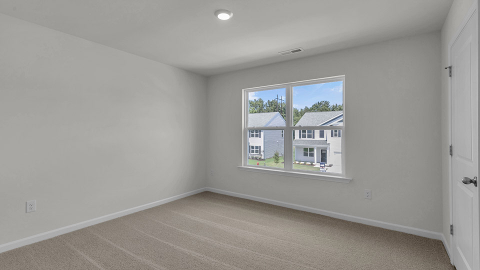 bedroom with carpet flooring