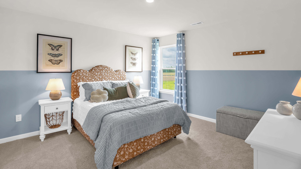 bedroom with carpet flooring