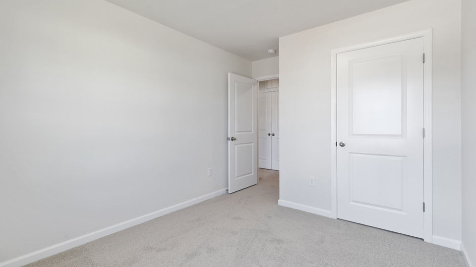 additional bedroom with window, carpeting, closet