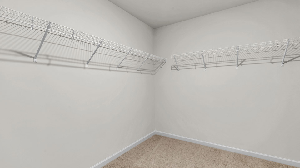 walk-in closet with wire shelving