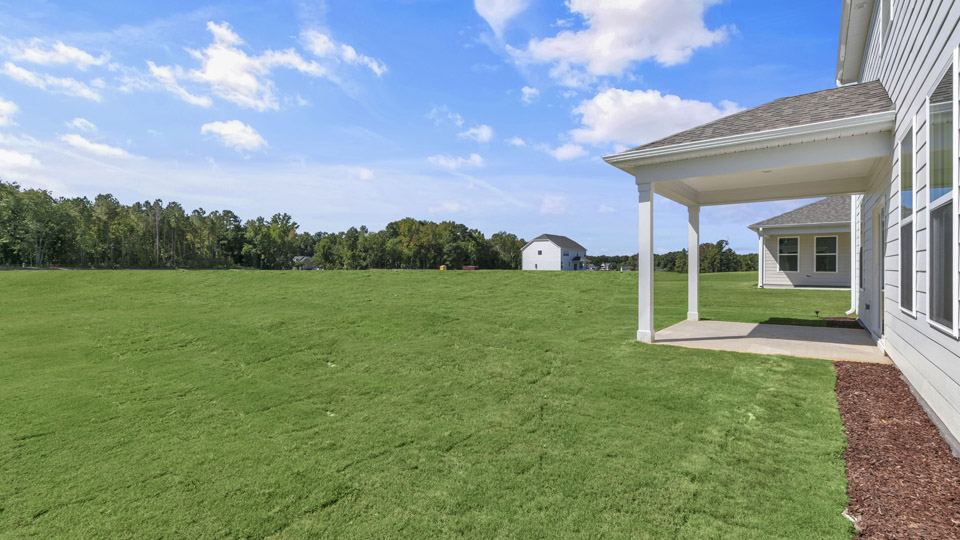 edisto backyard and covered patio