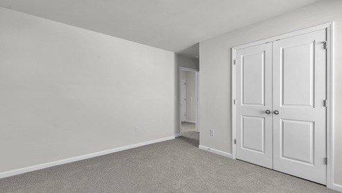 bedroom with carpet flooring