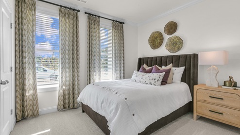 additional bedroom with window, carpeting, closet