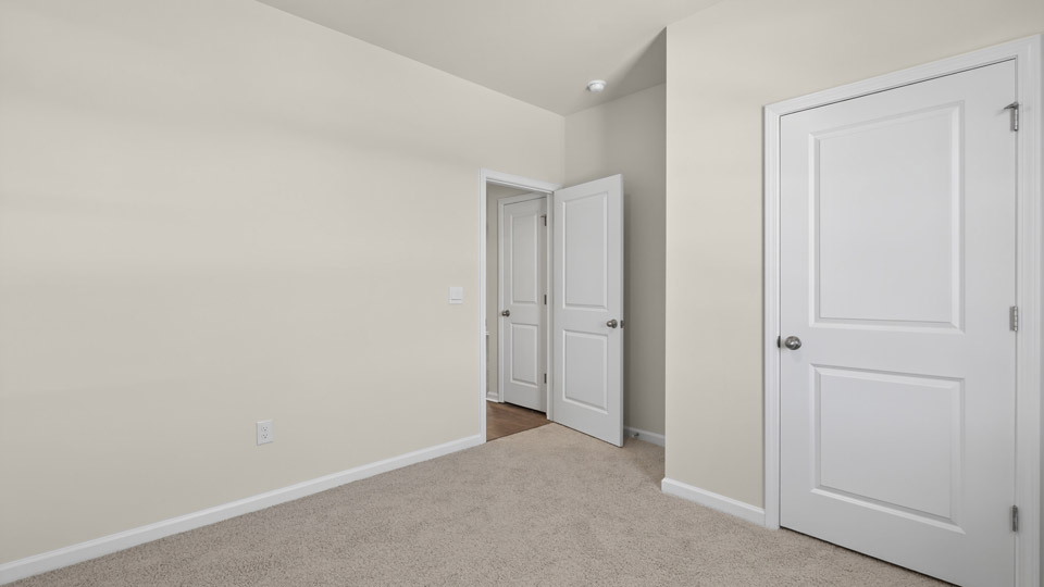 bedroom with carpet flooring