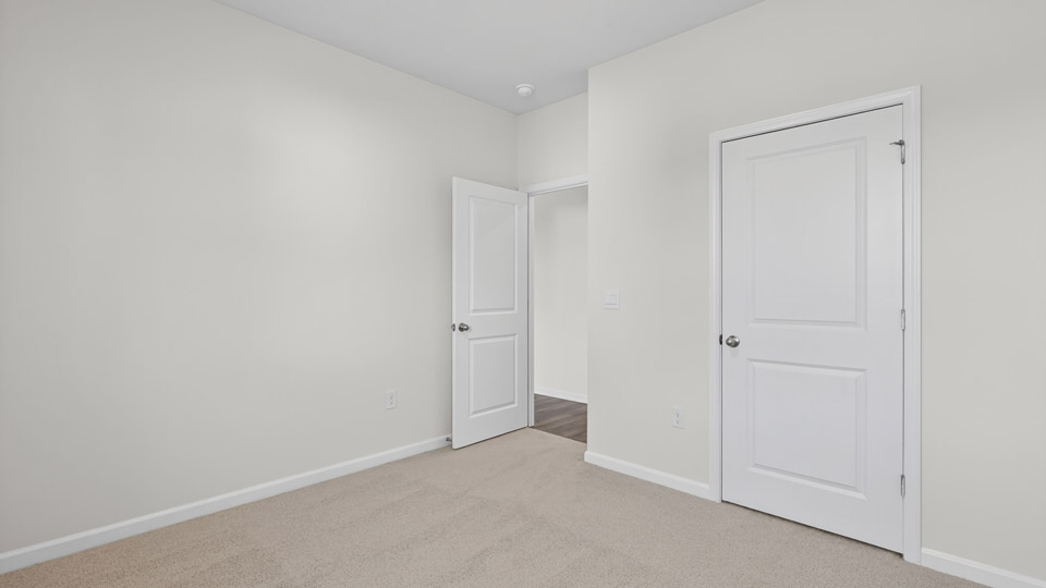 bedroom with carpet flooring