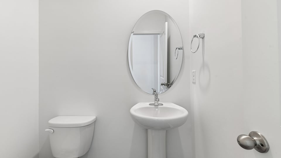 half bath with single pedestal sink