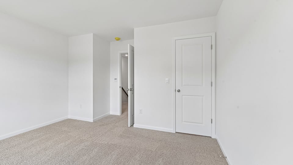 additional bedroom with window, carpeting, closet