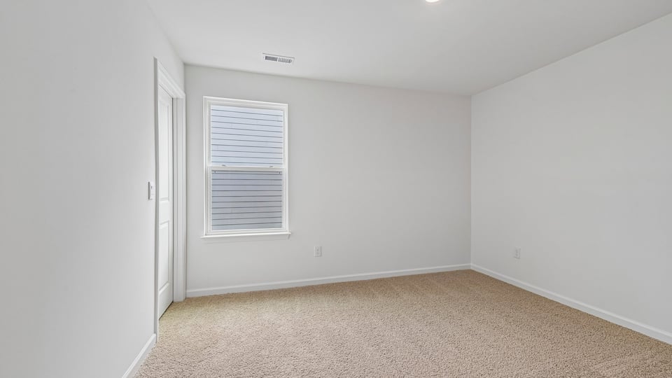 secondary bedroom with carpet flooring