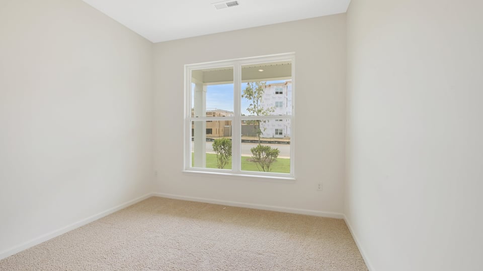 secondary bedroom with carpet flooring