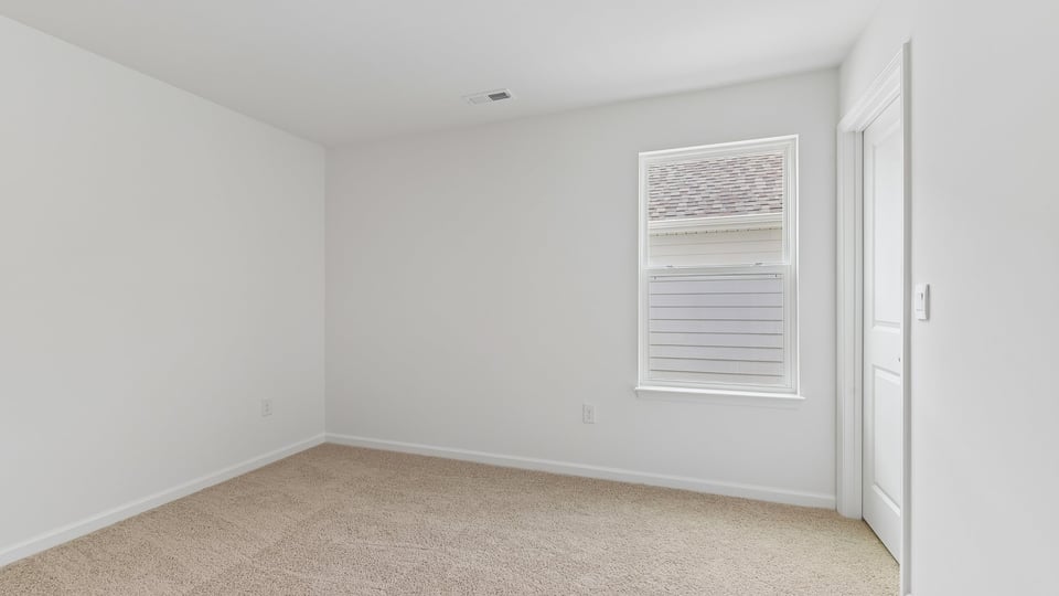 secondary bedroom with carpet flooring