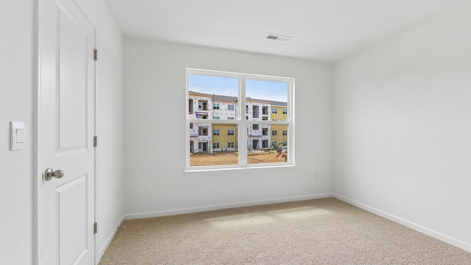 secondary bedroom with carpet flooring