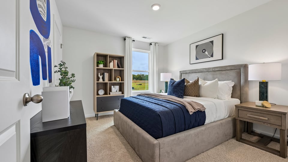bedroom with carpet flooring