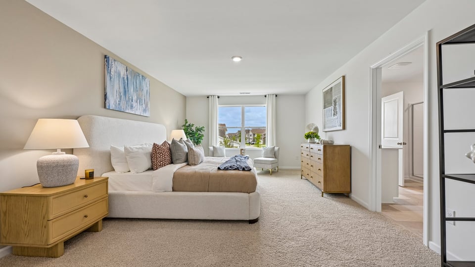 primary bedroom with carpet flooring