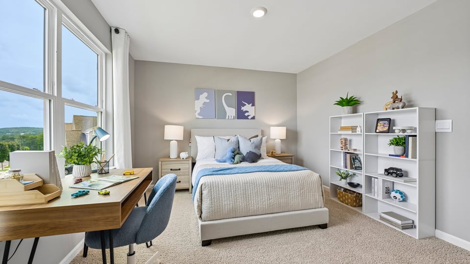bedroom with carpet flooring