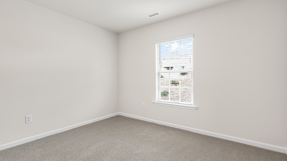 secondary bedroom with window and closet, carpeting