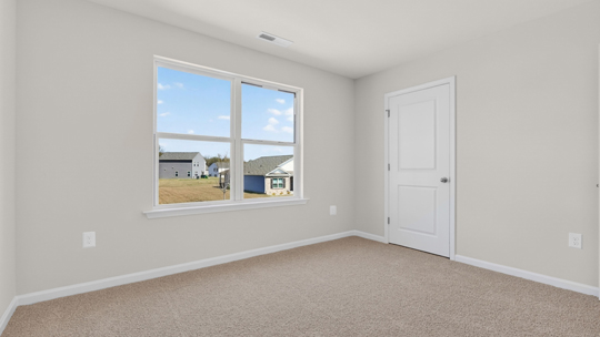 secondary bedroom with carpet flooring