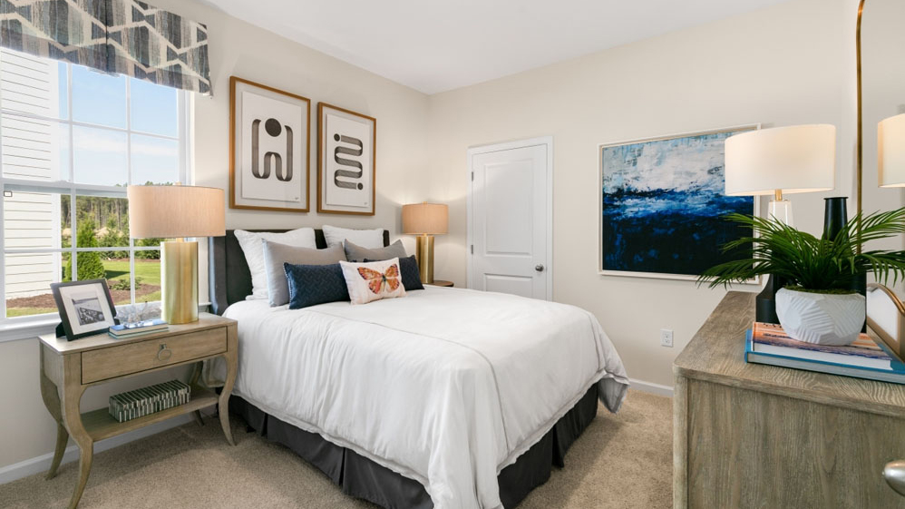 bedroom with carpet flooring