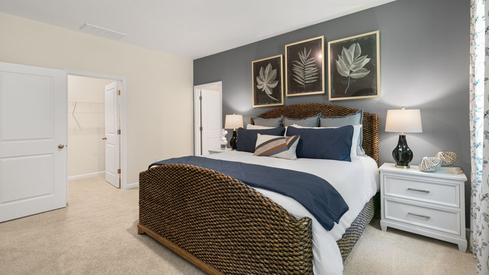 bedroom with carpet flooring