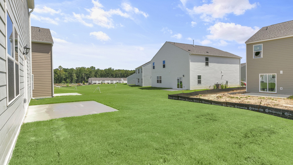 * Photos are not of actual home or interior features and are representative of floor plan only. *