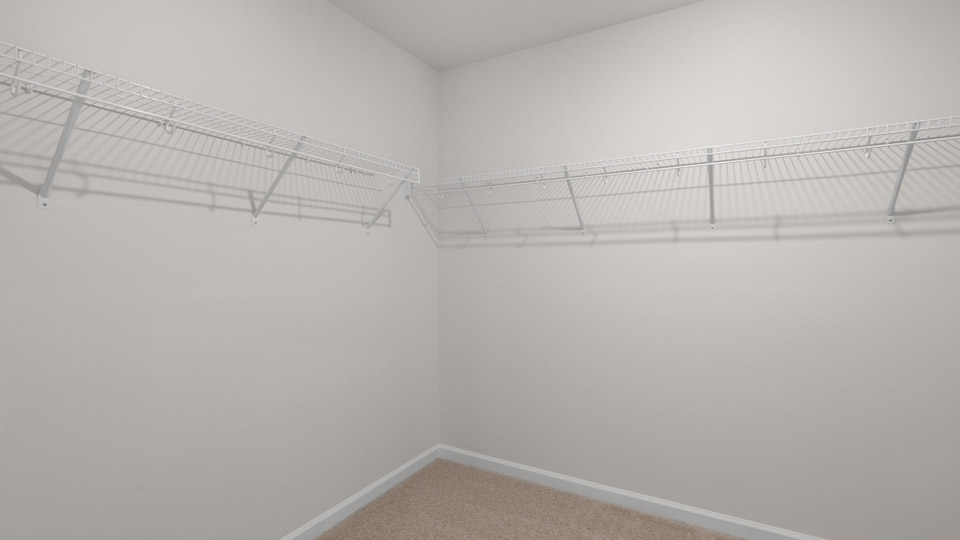 Closet with wire shelving