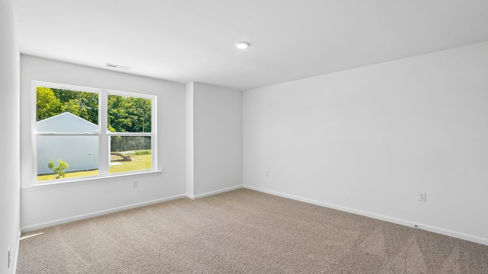 additional bedroom with window, carpeting, closet