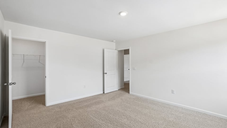 additional bedroom with window, carpeting, closet