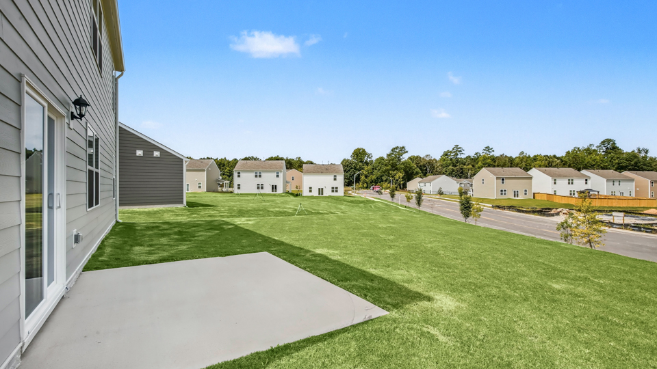 * Photos are not of actual home or interior features and are representative of floor plan only. *