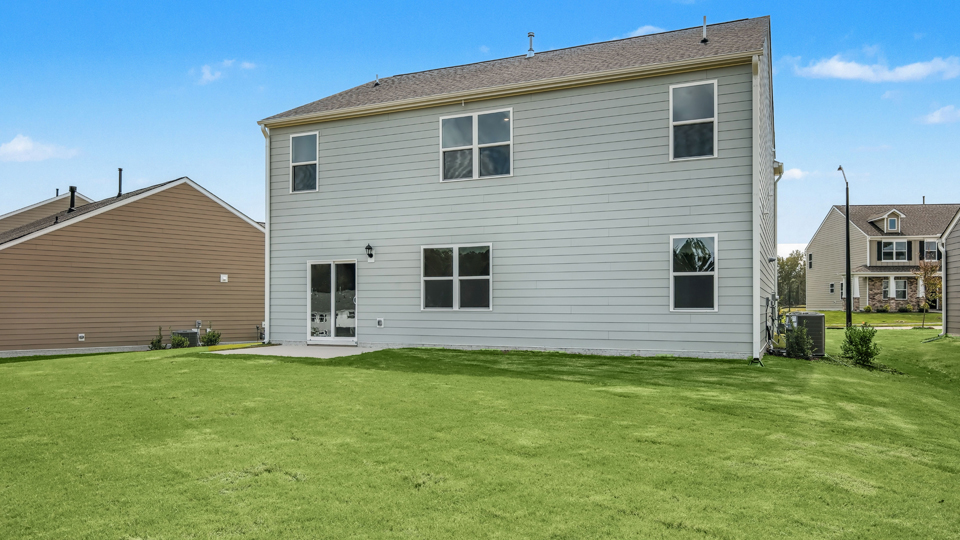 * Photos are not of actual home or interior features and are representative of floor plan only. *