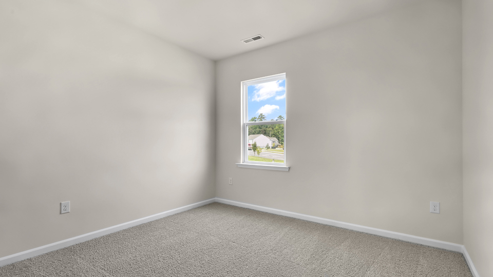 secondary bedroom with window and closet, carpeting