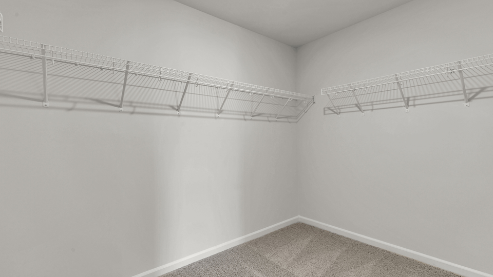 Closet with wire shelving