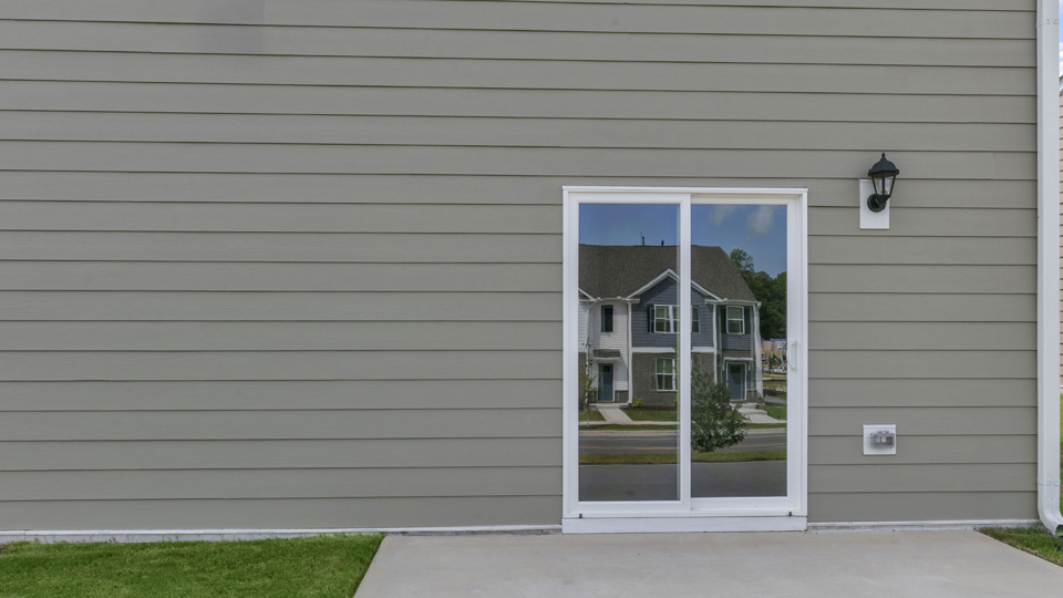 * Photos are not of actual home or interior features and are representative of floor plan only. *