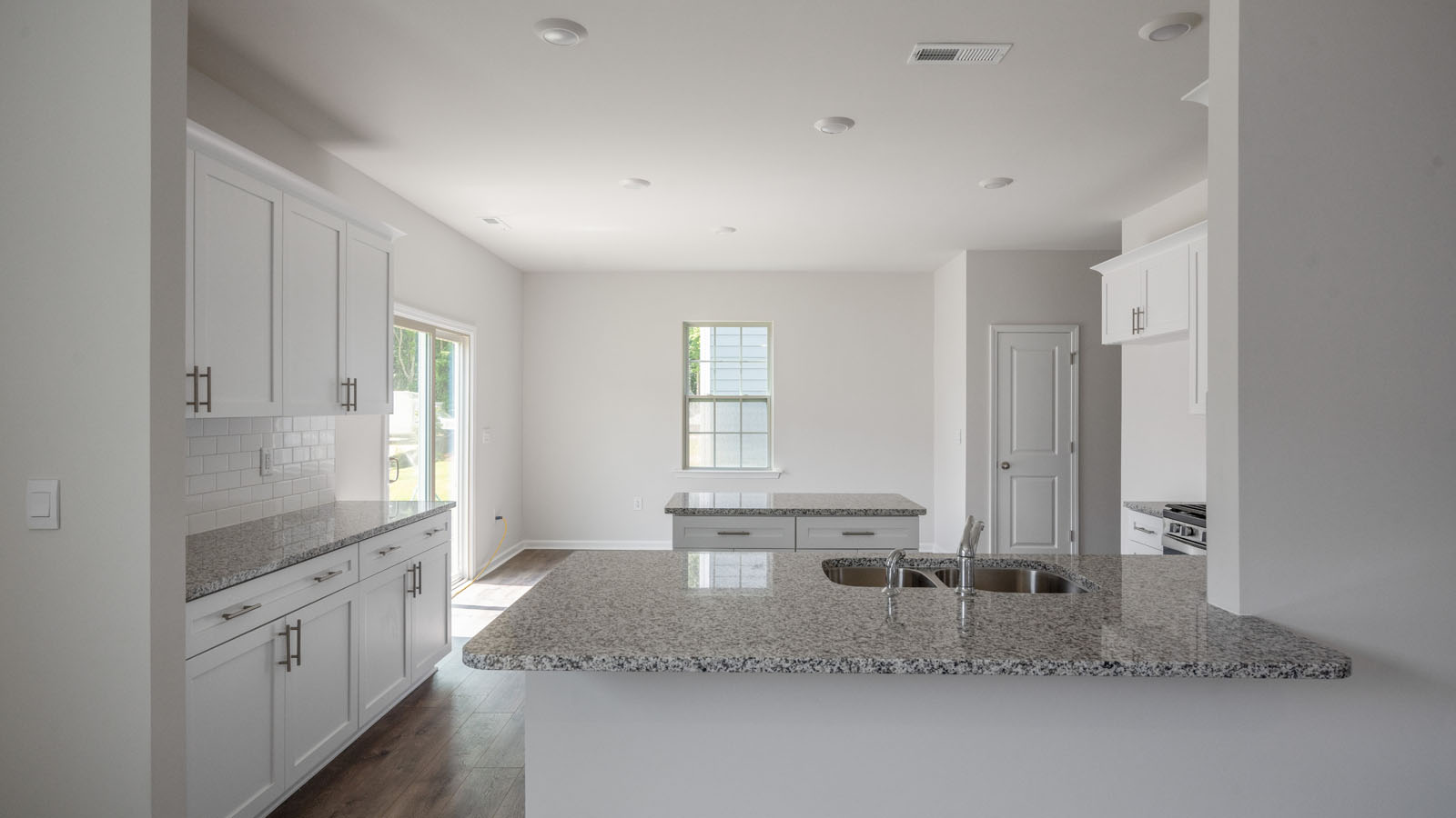 Kitchen with quartz counters
