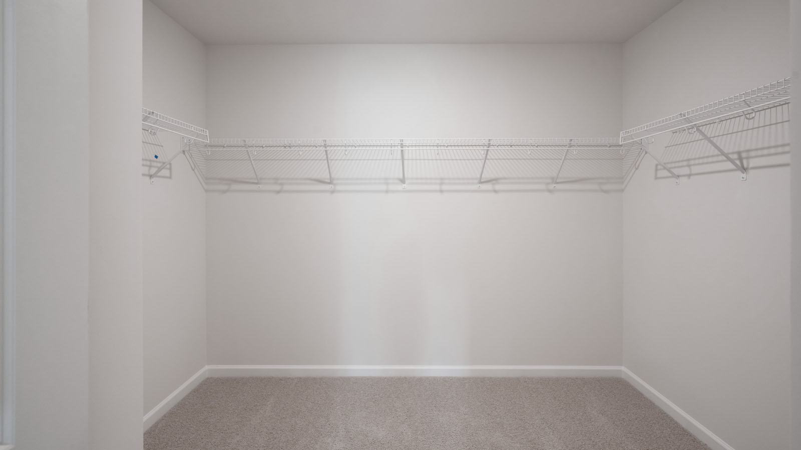 Closet with wire shelving