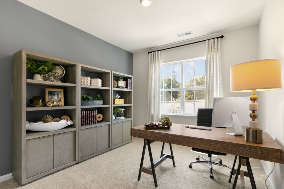 additional bedroom with window, carpeting, closet