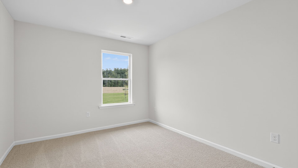 secondary bedroom with window and closet, carpeting