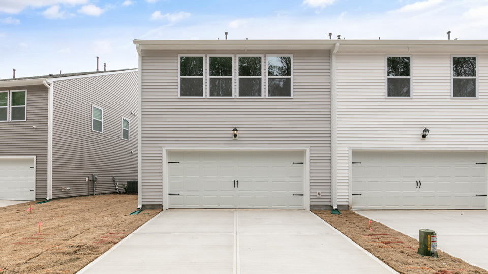 * Photos are not of actual home or interior features and are representative of floor plan only. *