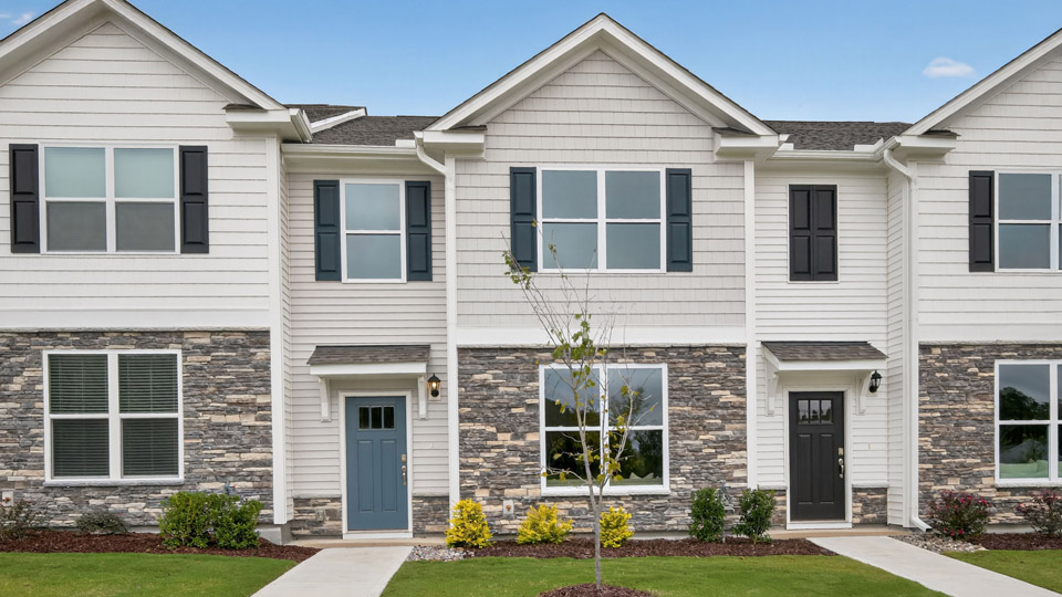 * Photos are not of actual home or interior features and are representative of floor plan only. *