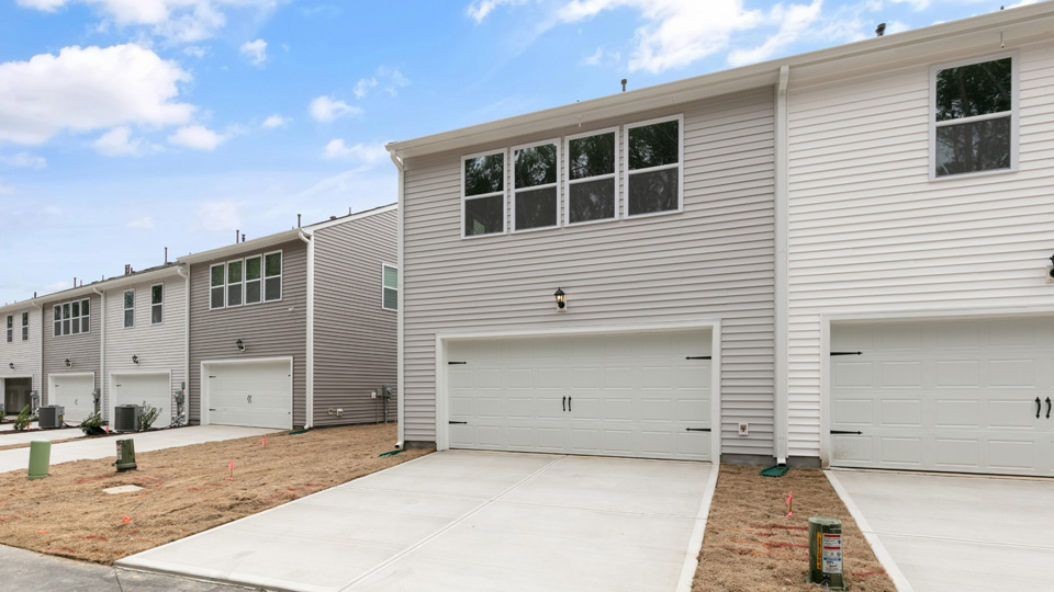 * Photos are not of actual home or interior features and are representative of floor plan only. *