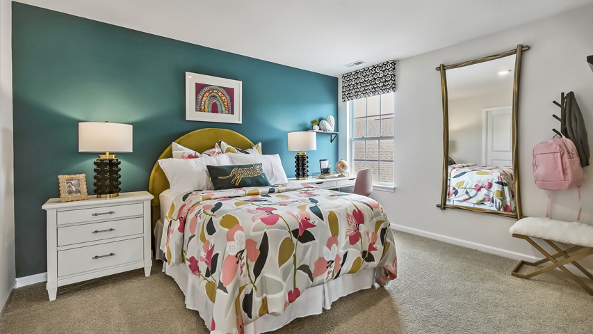 bedroom with carpet flooring