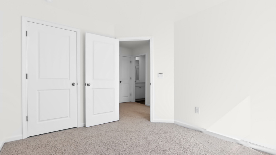bedroom with carpet flooring