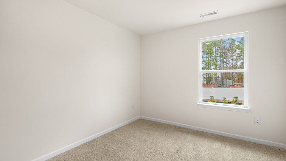 secondary bedroom with window and closet, carpeting
