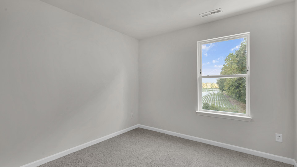 secondary bedroom with window and closet, carpeting
