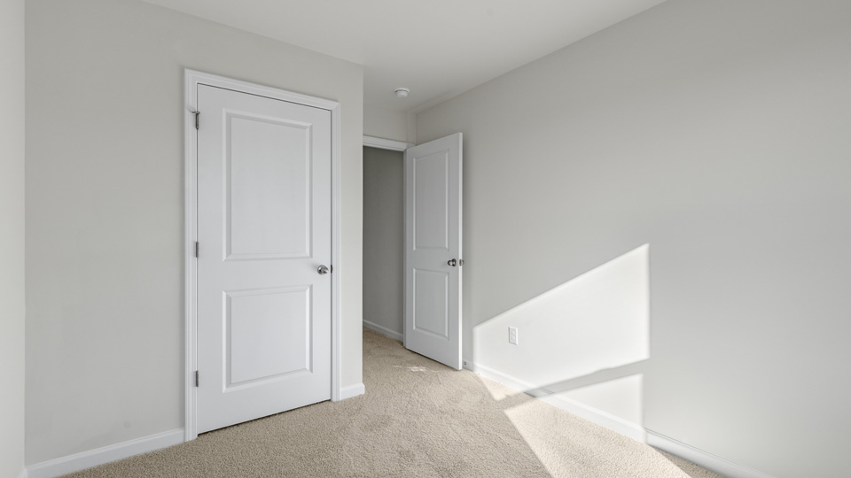 additional bedroom with window, carpeting, closet