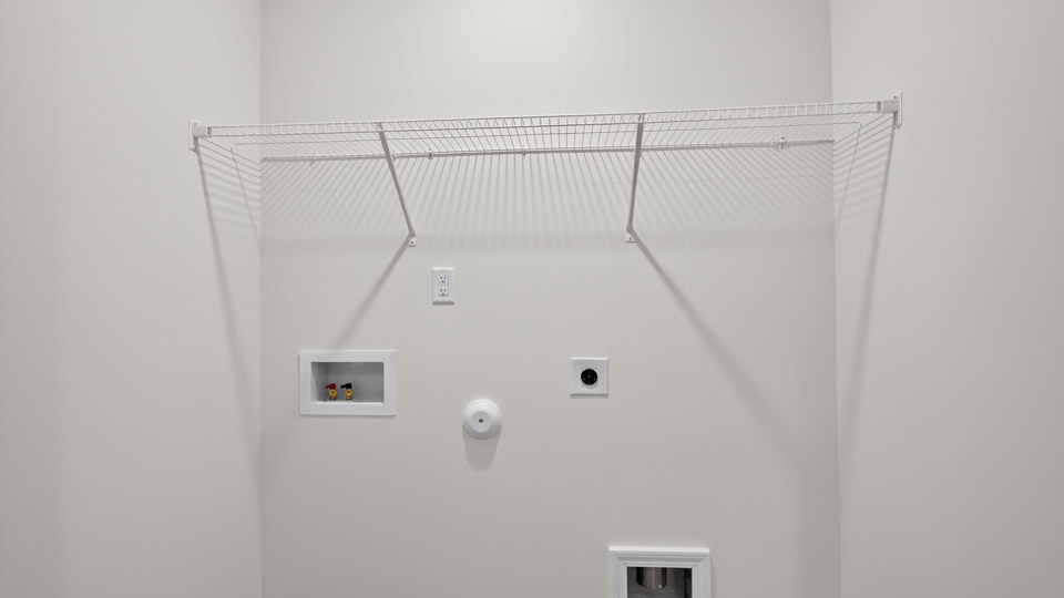 LAUNDRY CLOSET