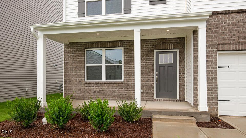 * Photos are not of actual home or interior features and are representative of floor plan only. *