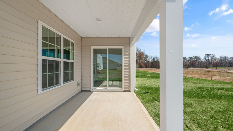 * Photos are not of actual home or interior features and are representative of floor plan only. *